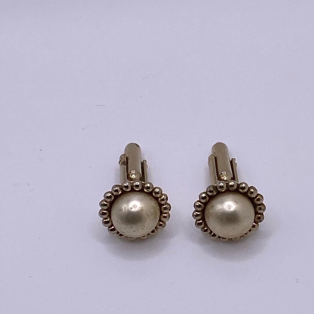 Vintage Cufflinks. Goldtone Pearl center